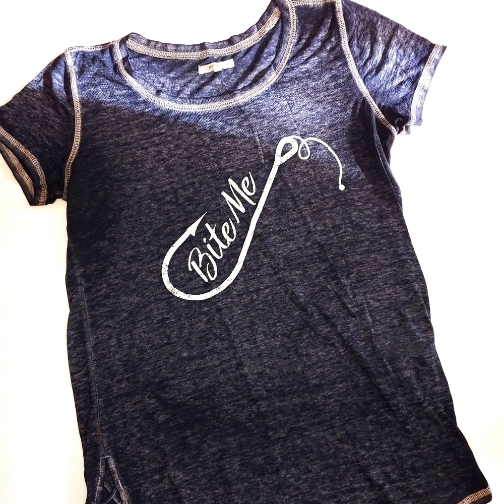 Maurices Bite Me Shirt Fish Hook S